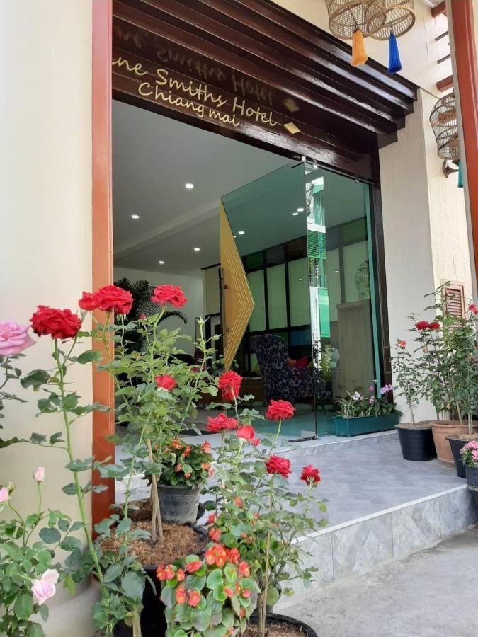 Nine Smiths Hotel Chiangmai Чиангмай Экстерьер фото